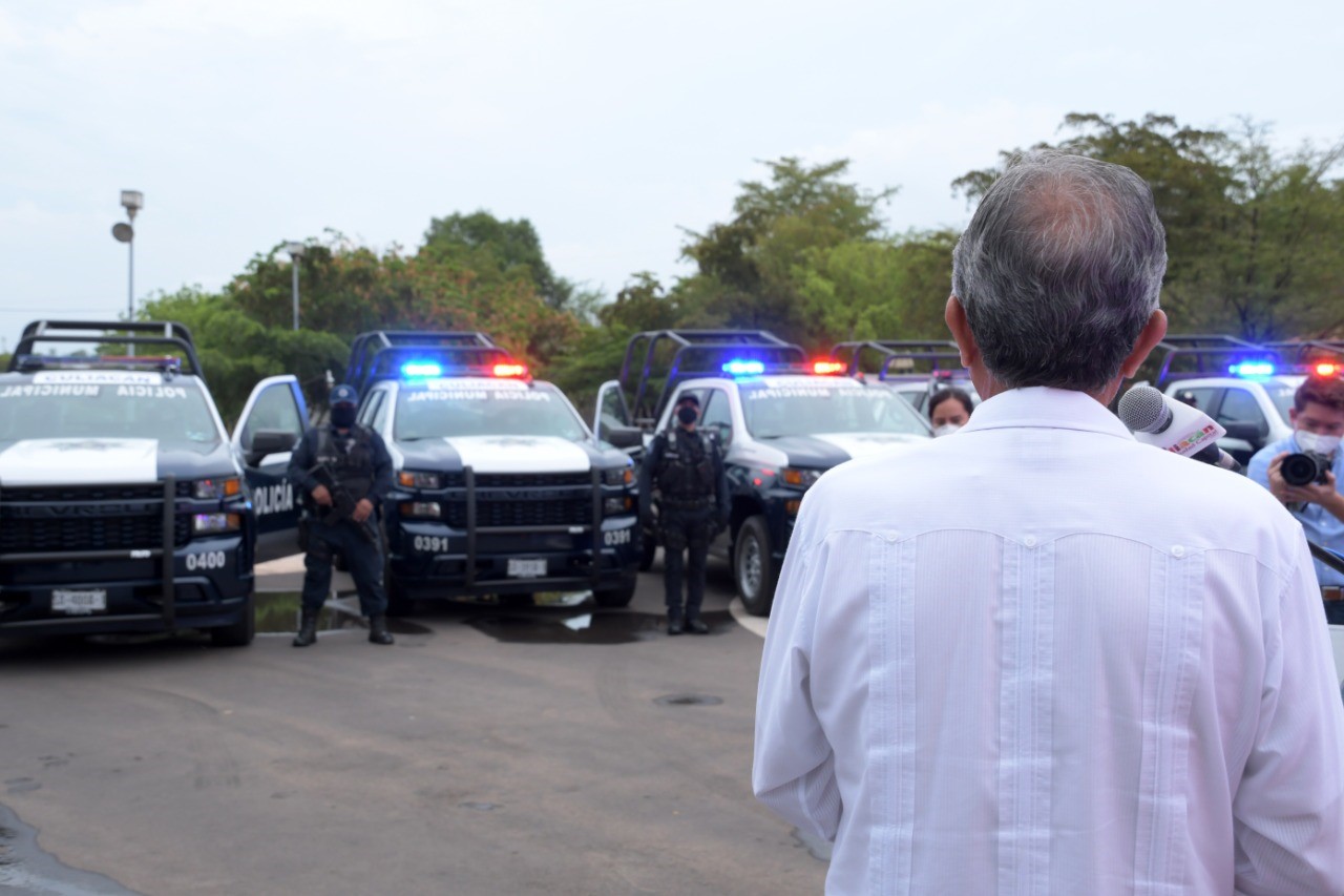 Culiacán entrega 21 patrullas a la Secretaría de Seguridad Pública y Tránsito Municipal (18)