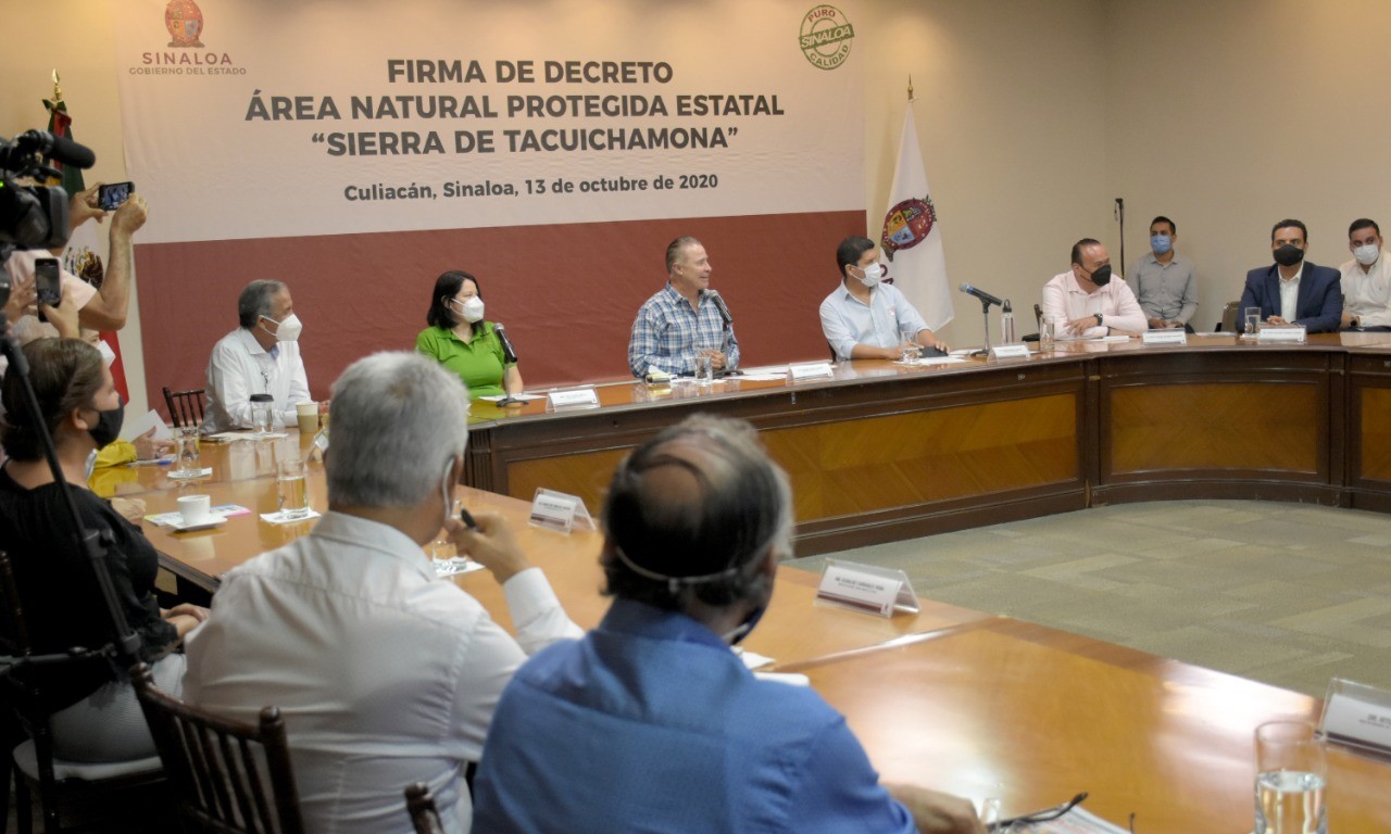 thumbnail_13.10.20 Firman decreto para declaratoria de Área Natural Protegida a Sierra de Tacuichamona (1)