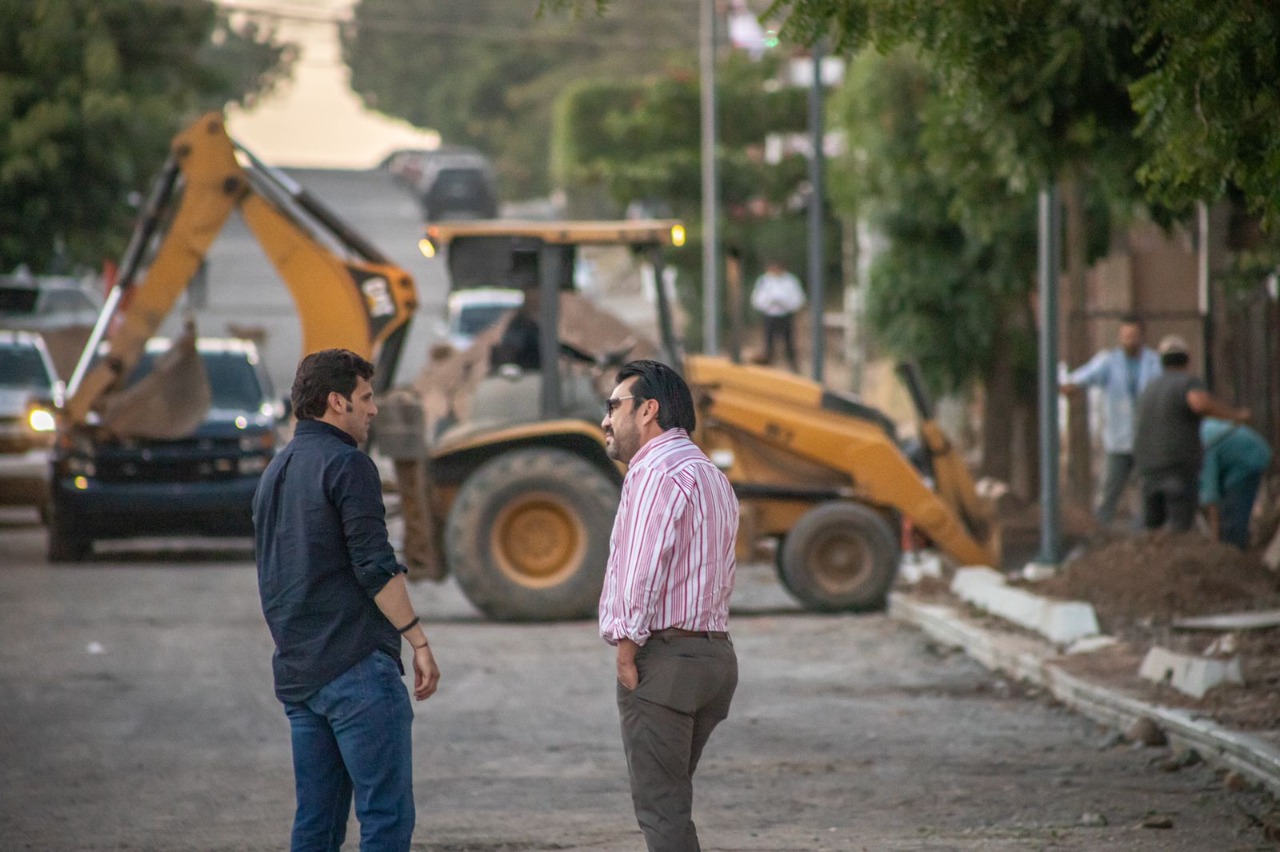 Juan de Dios Gámez supervisa avance de obras de pavimentación en colonia Buenos Aires (4)